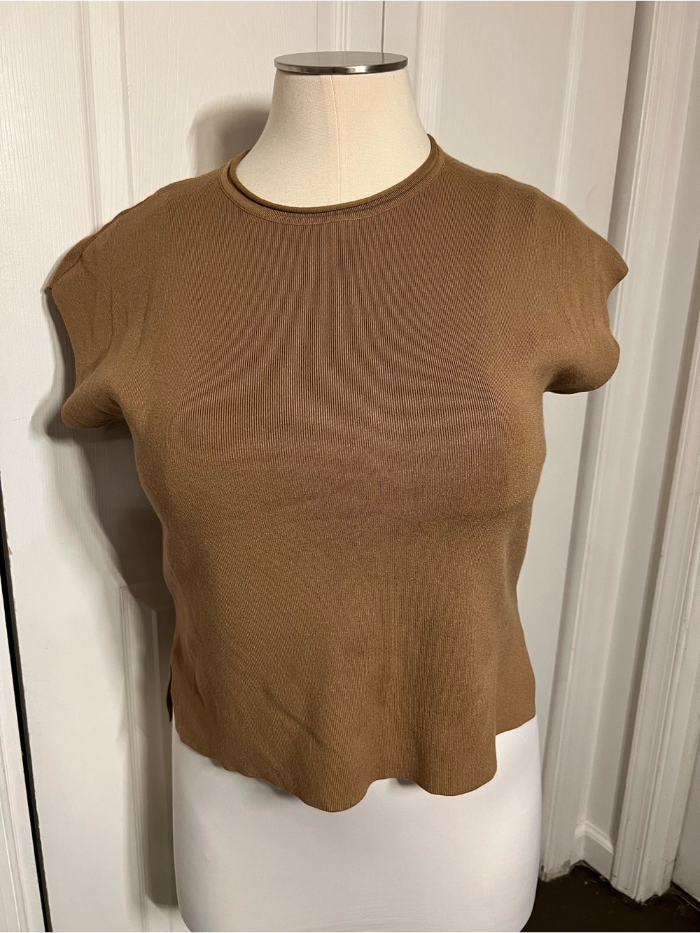 Lillusory Classic Crewneck Cap-Sleeve Top in Brown size M like new